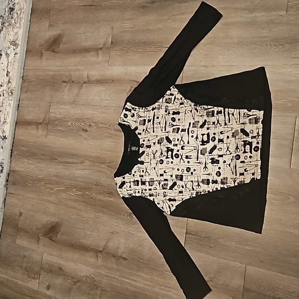 Style & Co. Knit black and white graphic top with Lace (long sleeve)